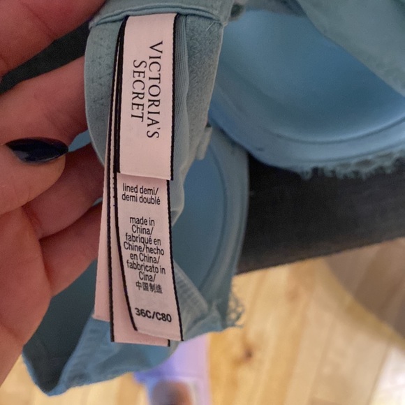 Victoria’s Secret Bra - Picture 3 of 3